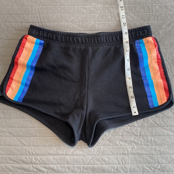 Forever 21 Retro Short - Picture 4 of 4